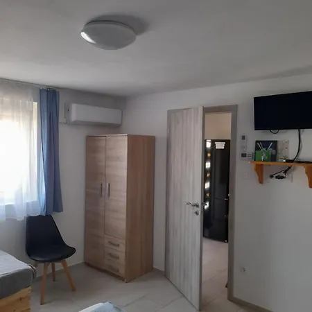 Bb64 Apartmanhaz Bekescsaba Exterior photo